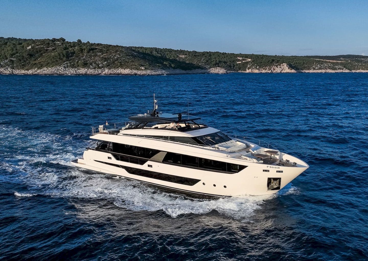 yacht-charter-m-y-nailu