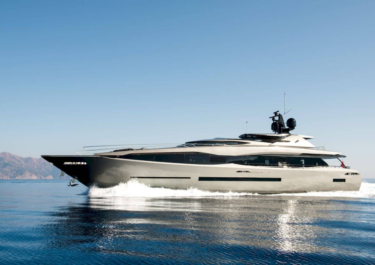 Yacht-charter-M-FX