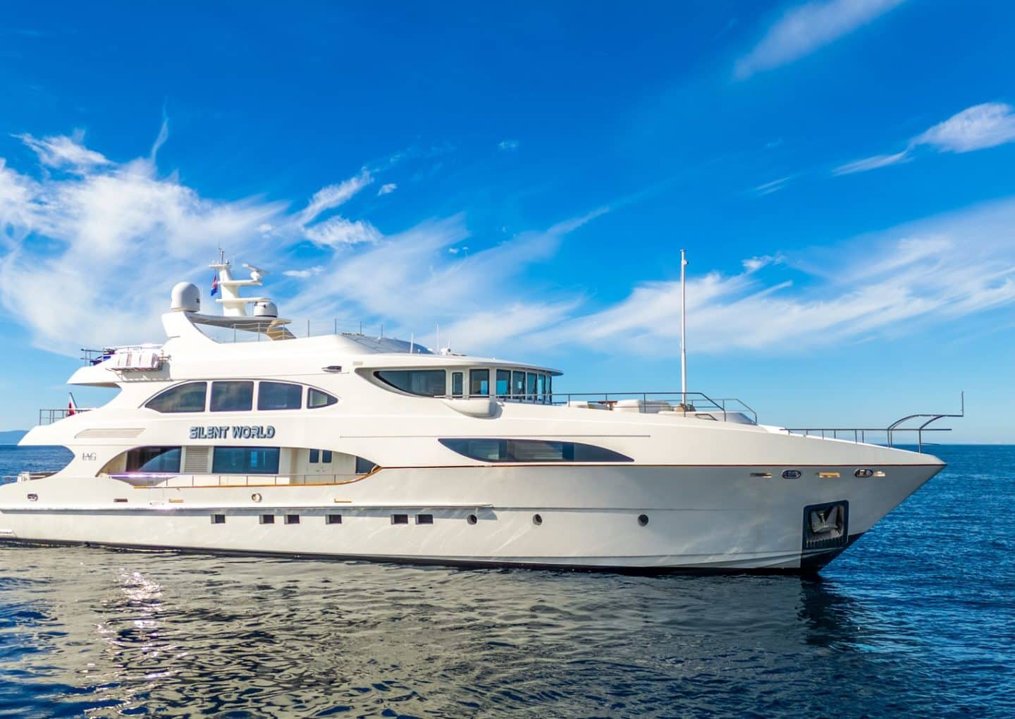 M/Y SILENT WORLD | Charter with Arthaud Yachting Yacht-charter-M-Y-SILENT-WORLD