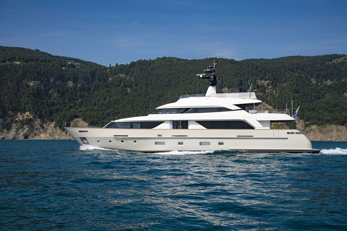 M/Y ANYTHING GOES V | Charter with Arthaud Yachting yacht-charter-M-Y-ANYTHING-GOES-V