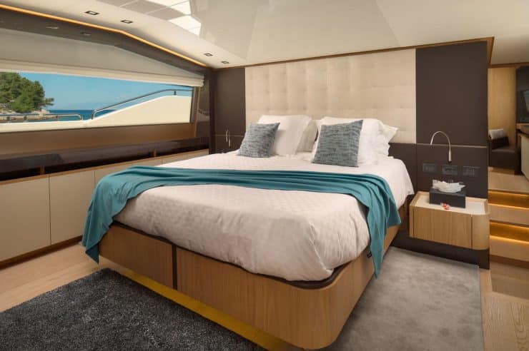 yacht-charter-M-Y-DAMARI