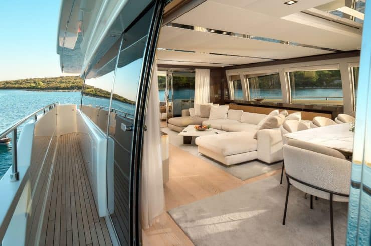 yacht-charter-M-Y-DAMARI