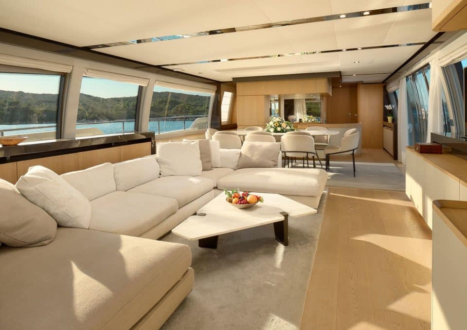 yacht-charter-M-Y-DAMARI