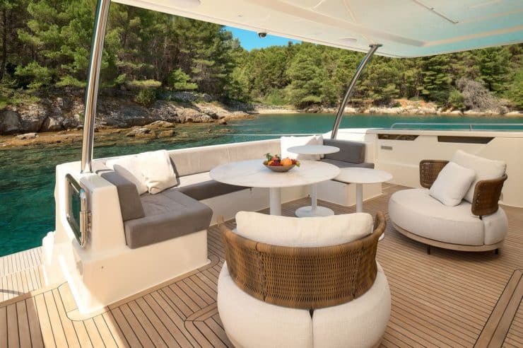 yacht-charter-M-Y-DAMARI
