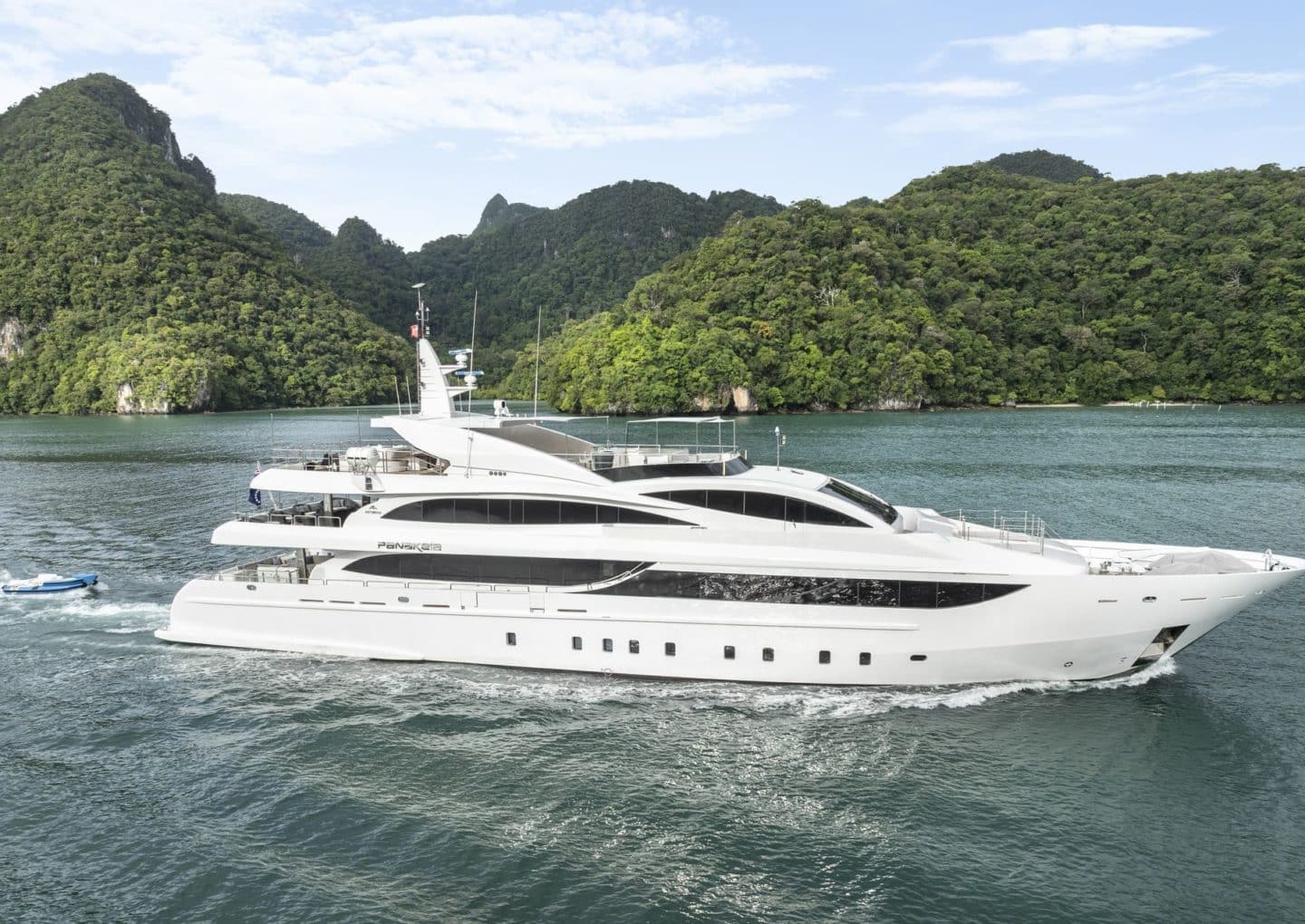 yacht-charter-M-Y-PANAKEIA
