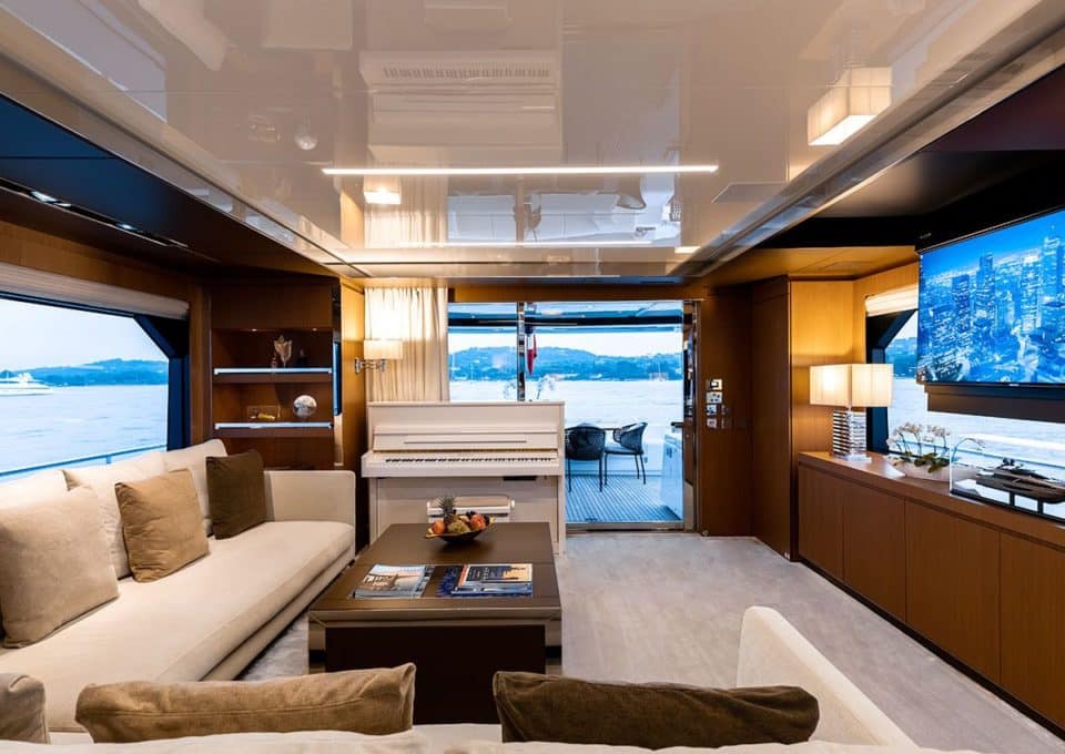 yacht-charter-M-Y-RAPH-SEVEN-II