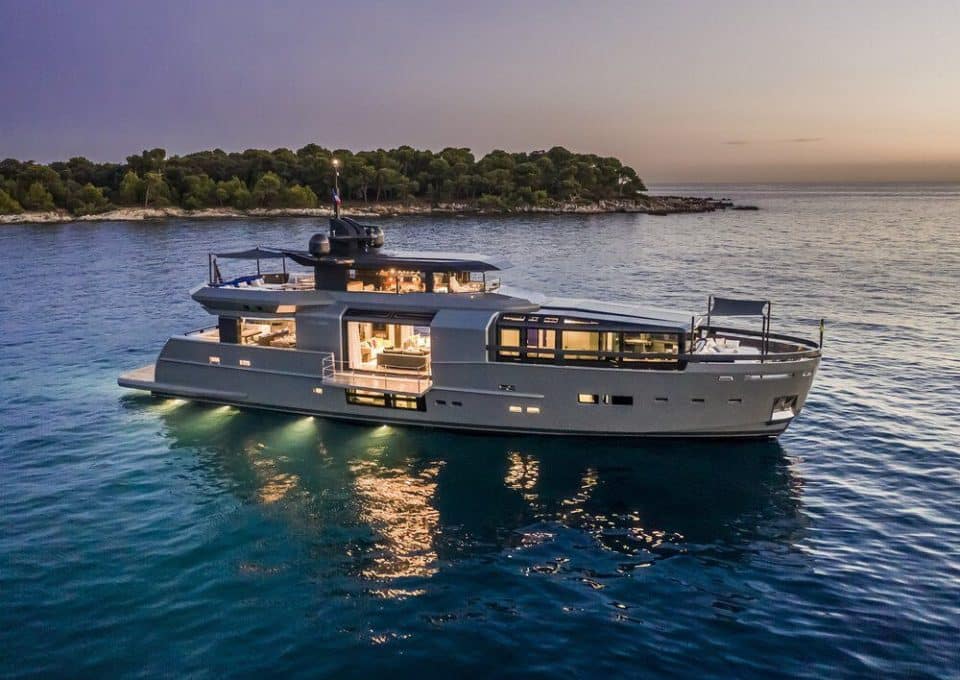 yacht-charter-M-Y-SEA-CORAL