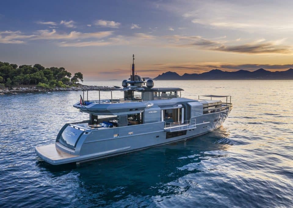 yacht-charter-M-Y-SEA-CORAL