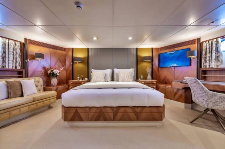 yacht-charter-M-Y-SHEERGOLD