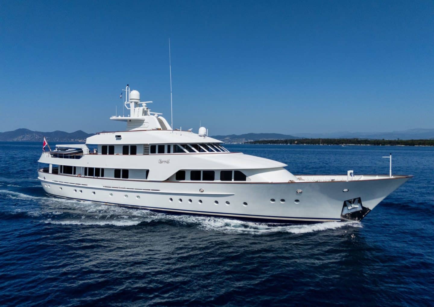 yacht-charter-M-Y-SHEERGOLD