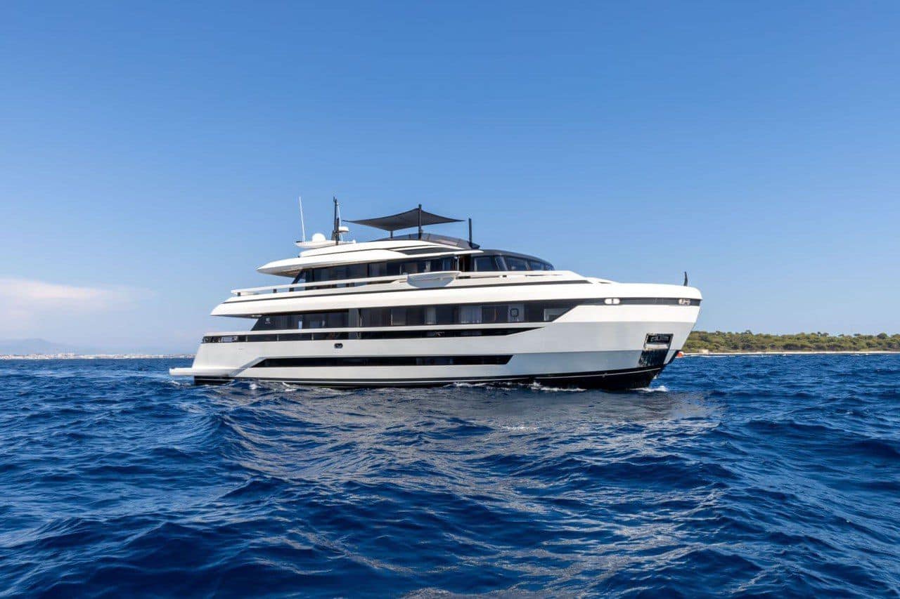 M/Y UILIA | Charter with Arthaud Yachting yacht-charter-M-Y-UILIA