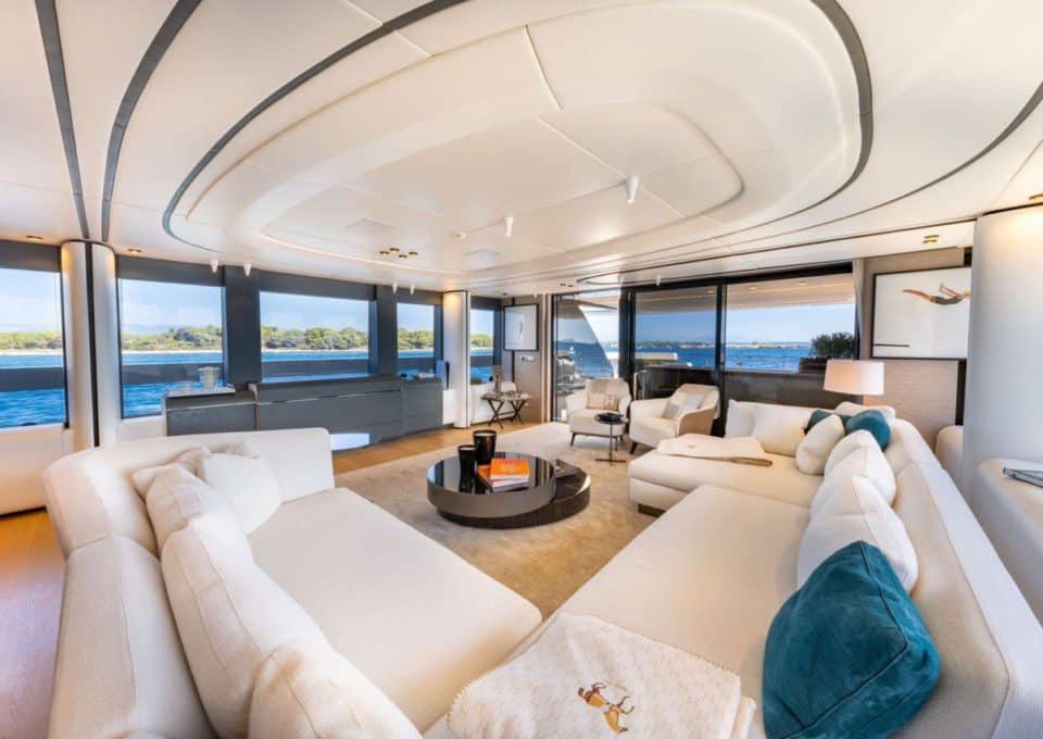 yacht-charter-M-Y-UILIA