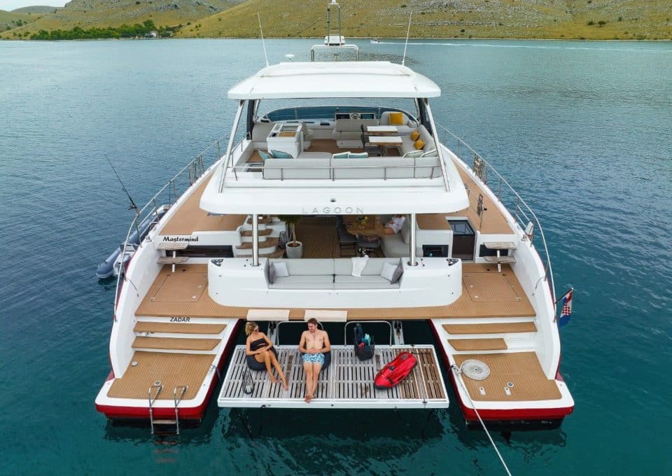 yacht-charter-catamaran-mastermind