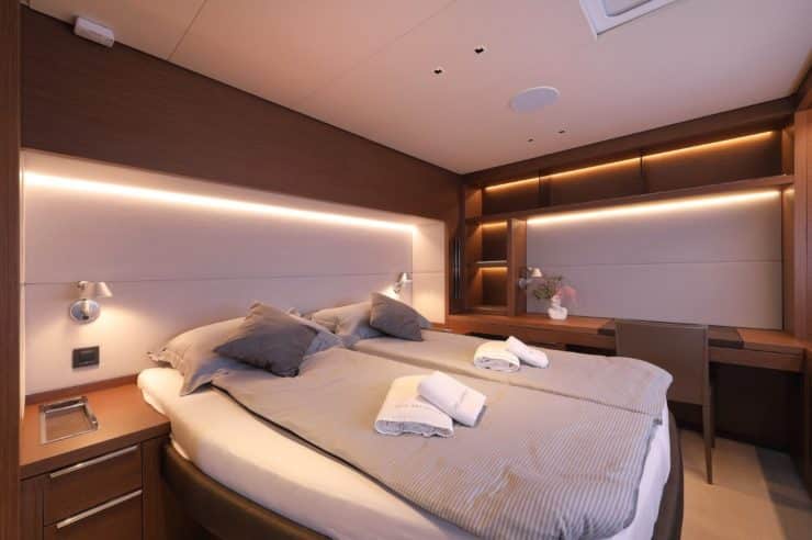 yacht-charter-catamaran-mastermind