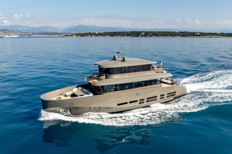 yacht-charter-m-kokonuts-wally
