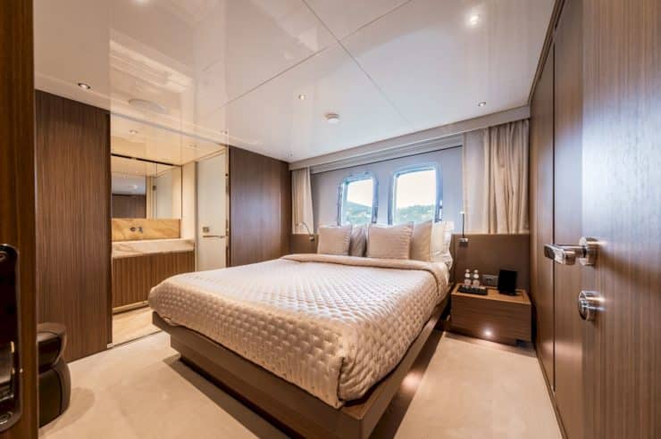 yacht-charter-m-y-aresya