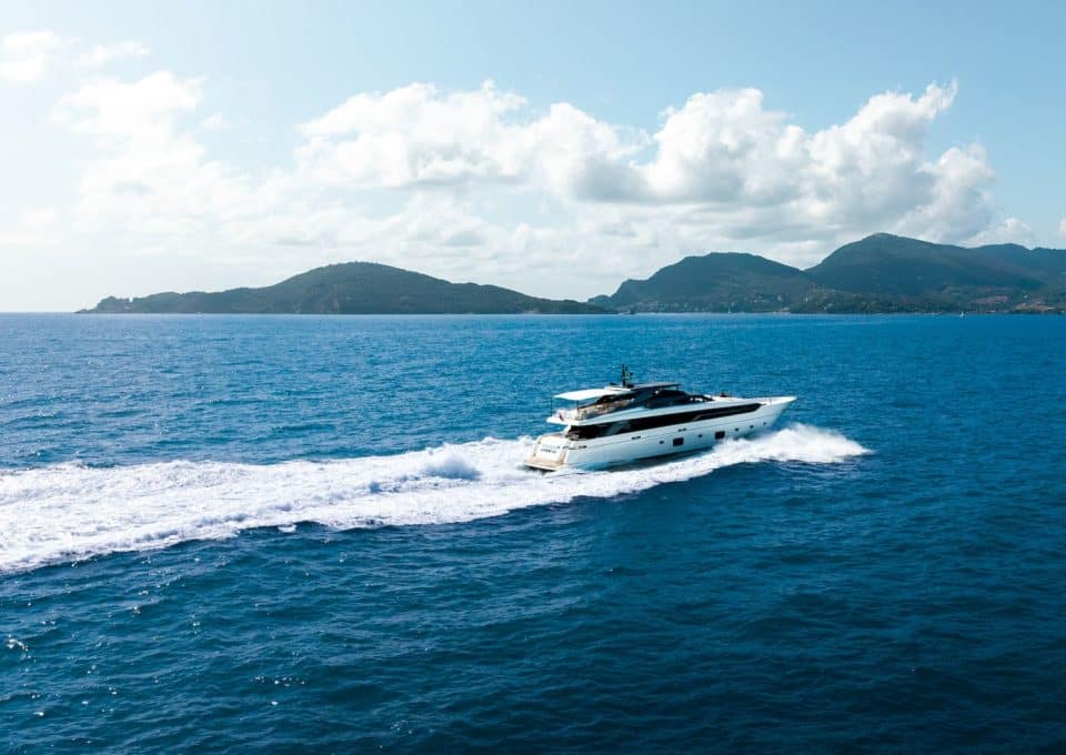 yacht-charter-m-y-aresya