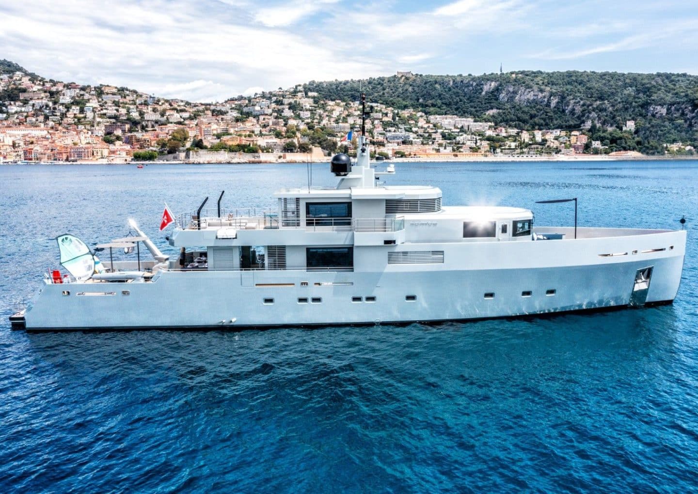yacht-charter-m-y-caladan