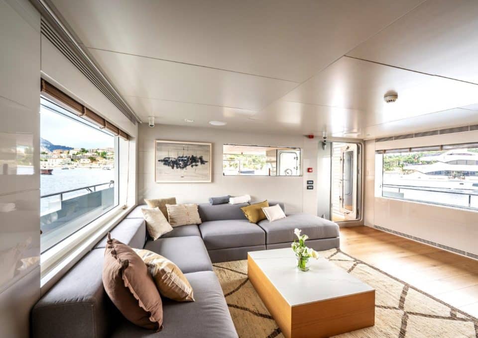 yacht-charter-m-y-caladan