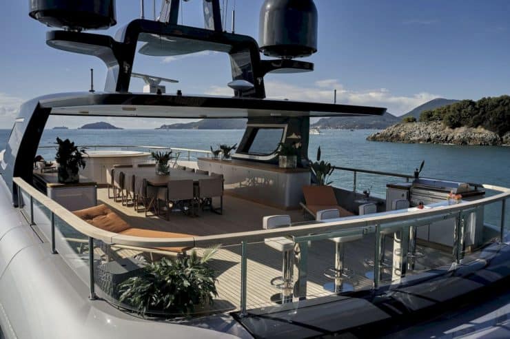 yacht-charter-m-y-cosmico