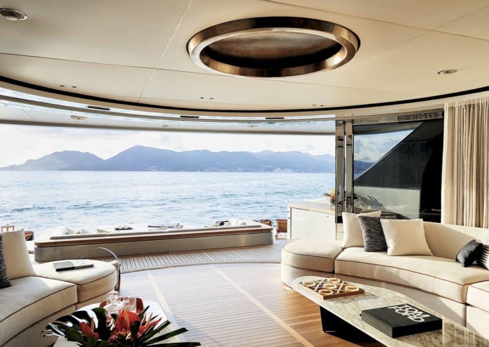 yacht-charter-m-y-cosmico