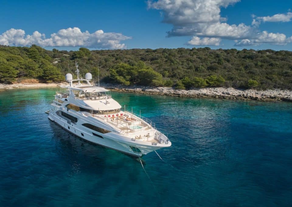 yacht-charter-m-y-happy-me