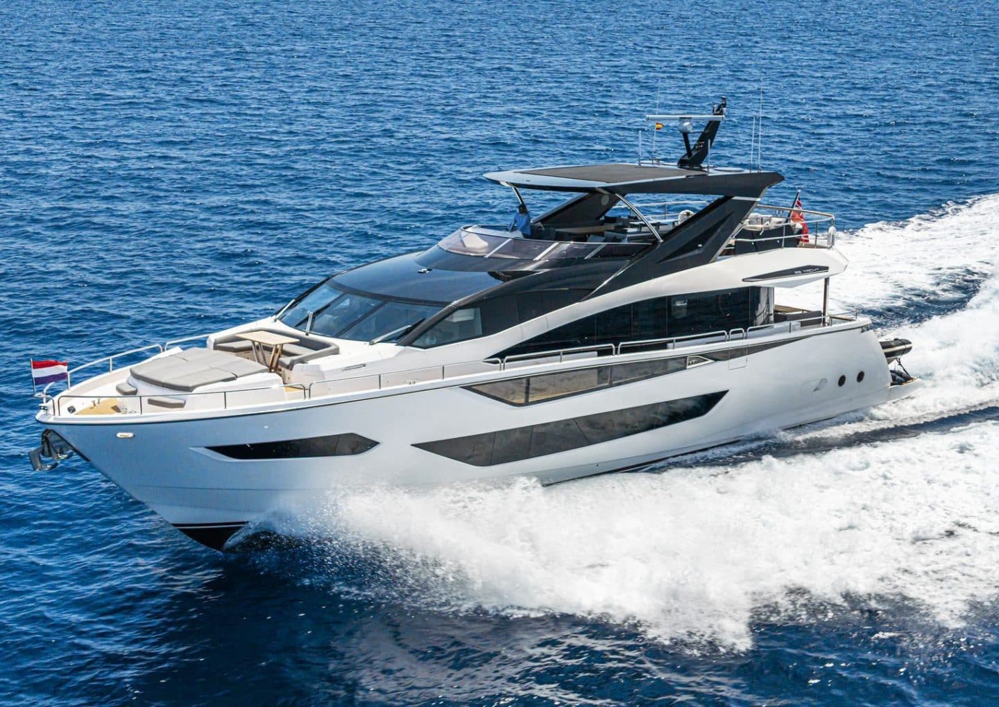 yacht-charter-m-y-junior