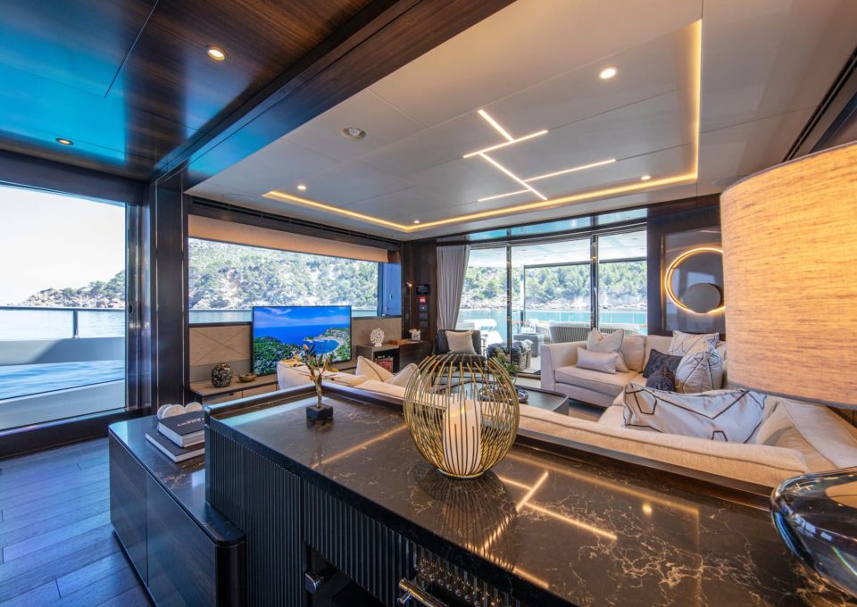 yacht-charter-m-y-moonlight