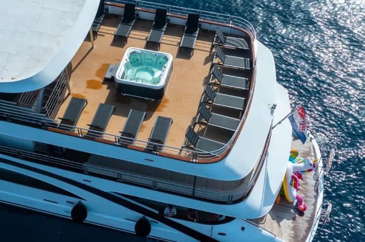 yacht-charter-m-y-nera-excellence