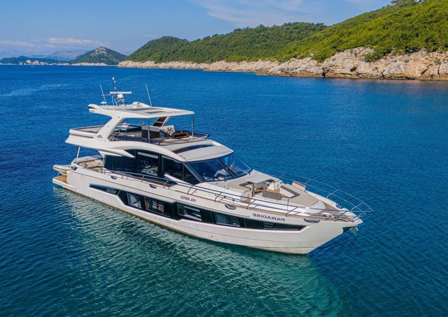 yacht-charter-m-y-paradise