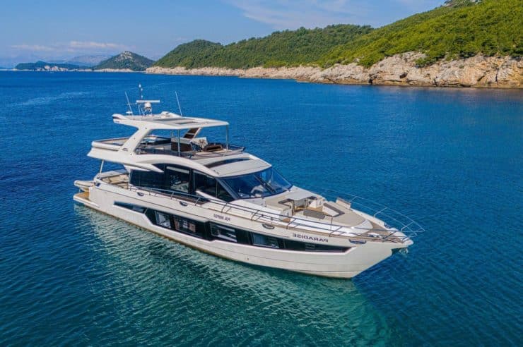 yacht-charter-m-y-paradise