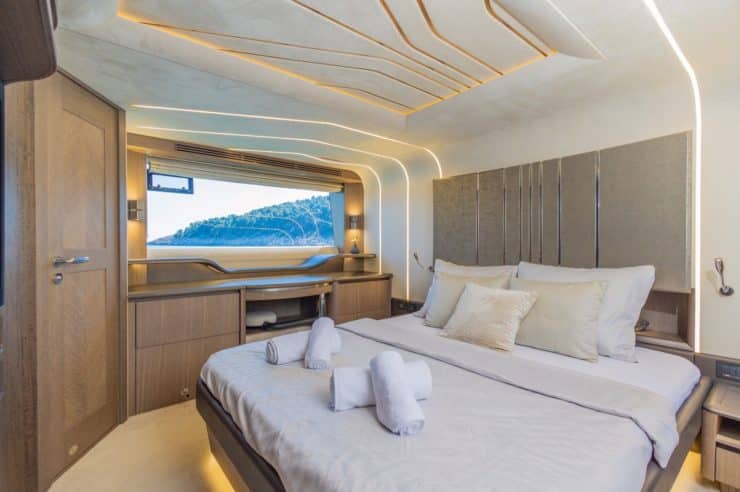yacht-charter-m-y-paradise