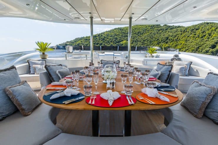 yacht-charter-m-y-silver-wind