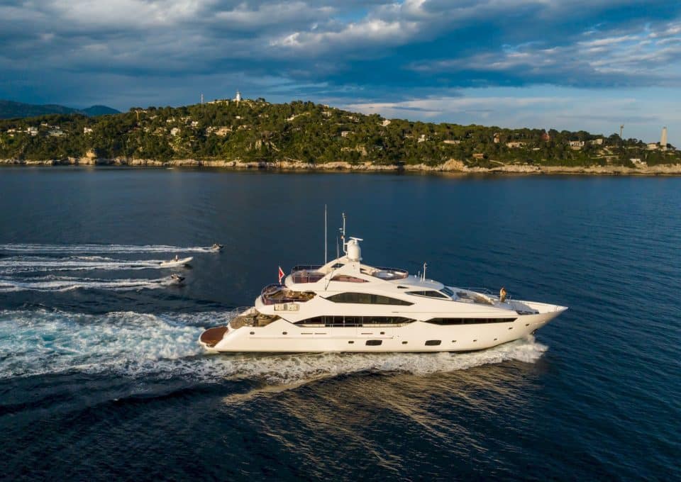 yacht-charter-m-y-thumper