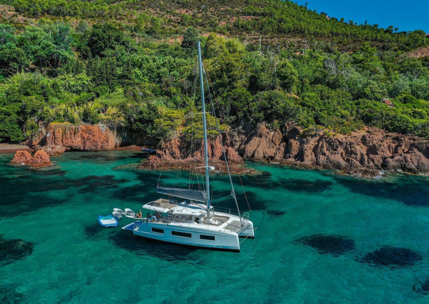 Day-charter-rental-maxi-catamaran-s-y-aventura-3