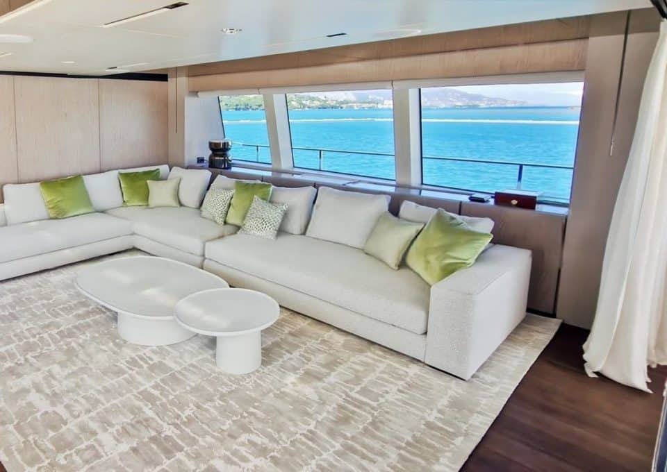 yacht-charter-M-Y-UPSTREAM