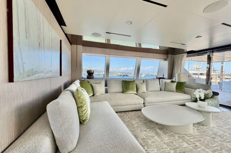 yacht-charter-M-Y-UPSTREAM