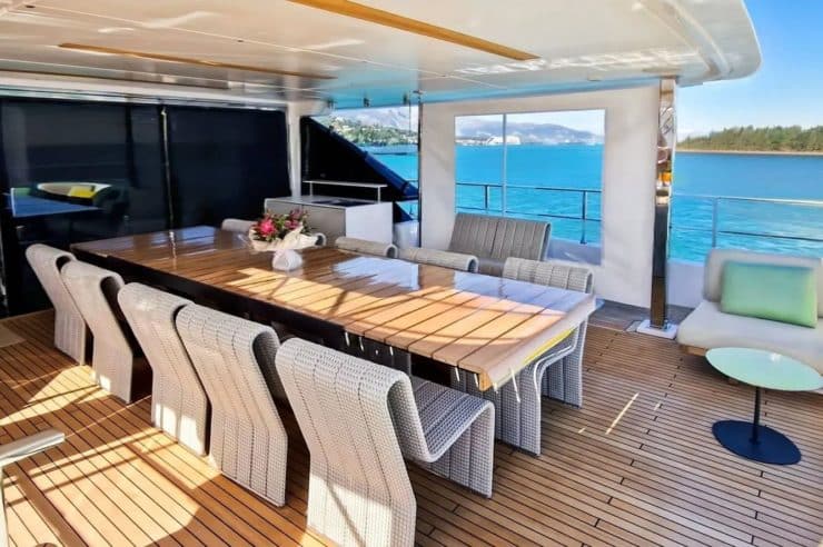 yacht-charter-M-Y-UPSTREAM