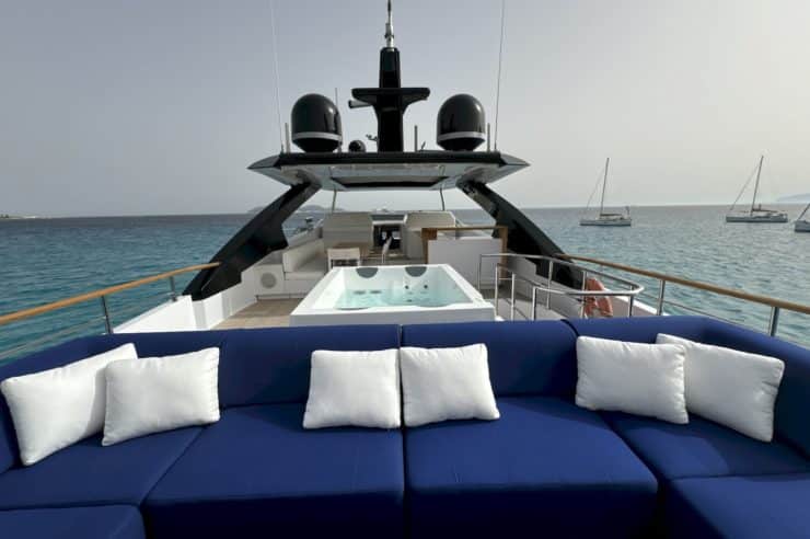 yacht-charter-m-y-altus
