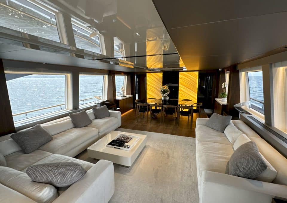 yacht-charter-m-y-altus