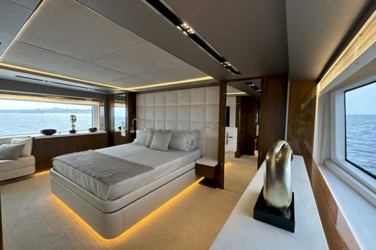 yacht-charter-m-y-altus