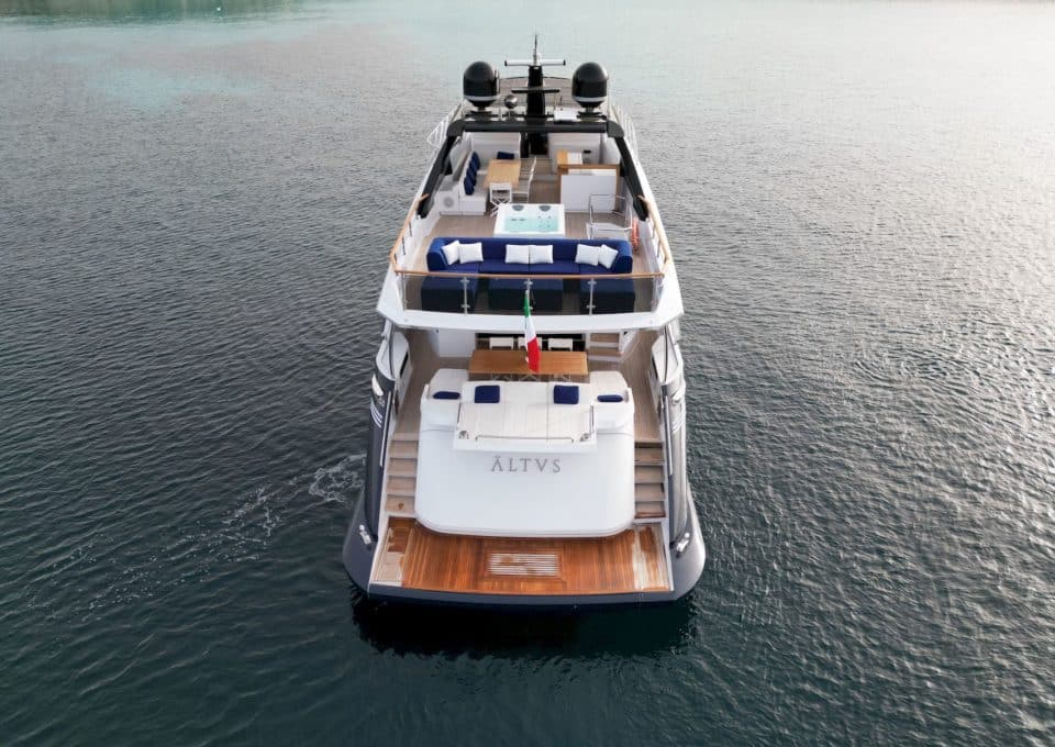 yacht-charter-m-y-altus