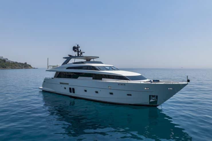 yacht-charter-m-y-aman