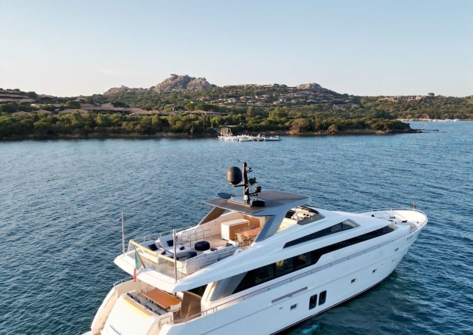 yacht-charter-m-y-aman