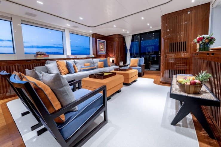 yacht-charter-m-y-calm