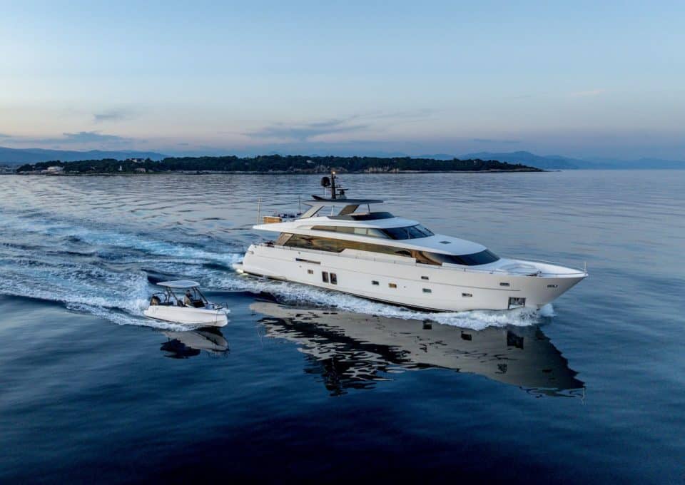 yacht-charter-m-y-calm