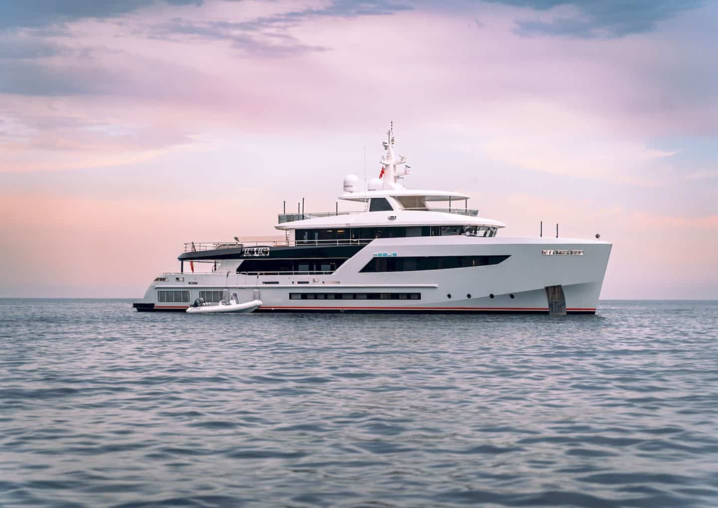 yacht-charter-m-y-heeus