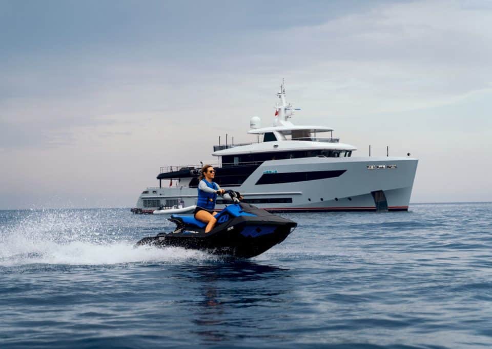 yacht-charter-m-y-heeus