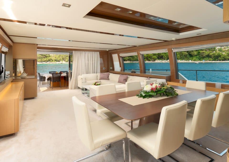 yacht-charter-m-y-iva