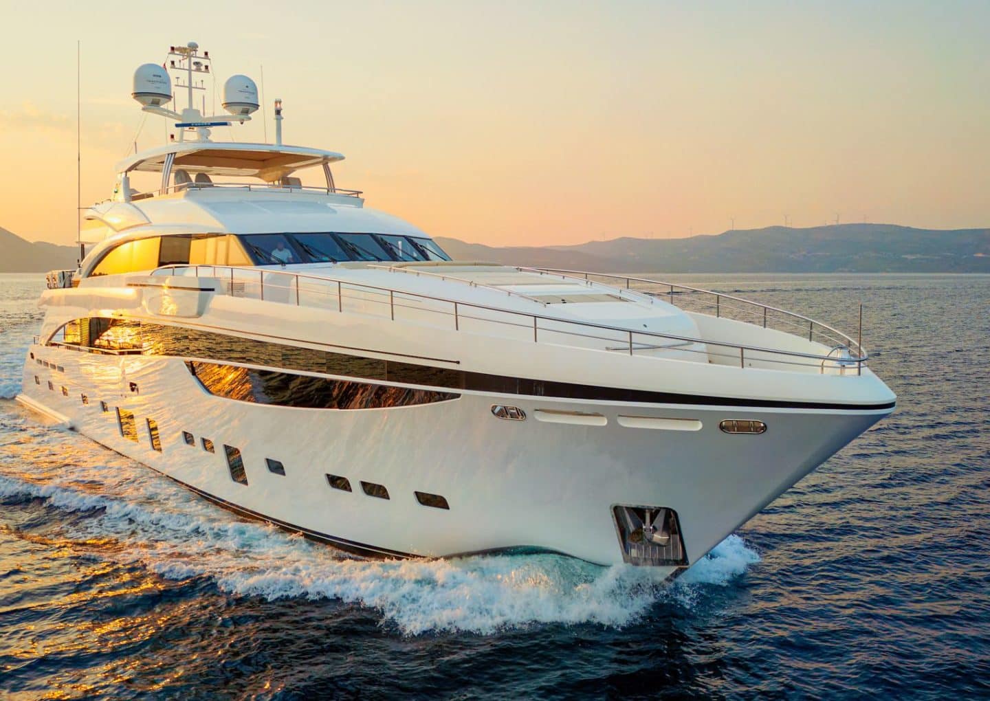 yacht-charter-m-y-mirage- IV